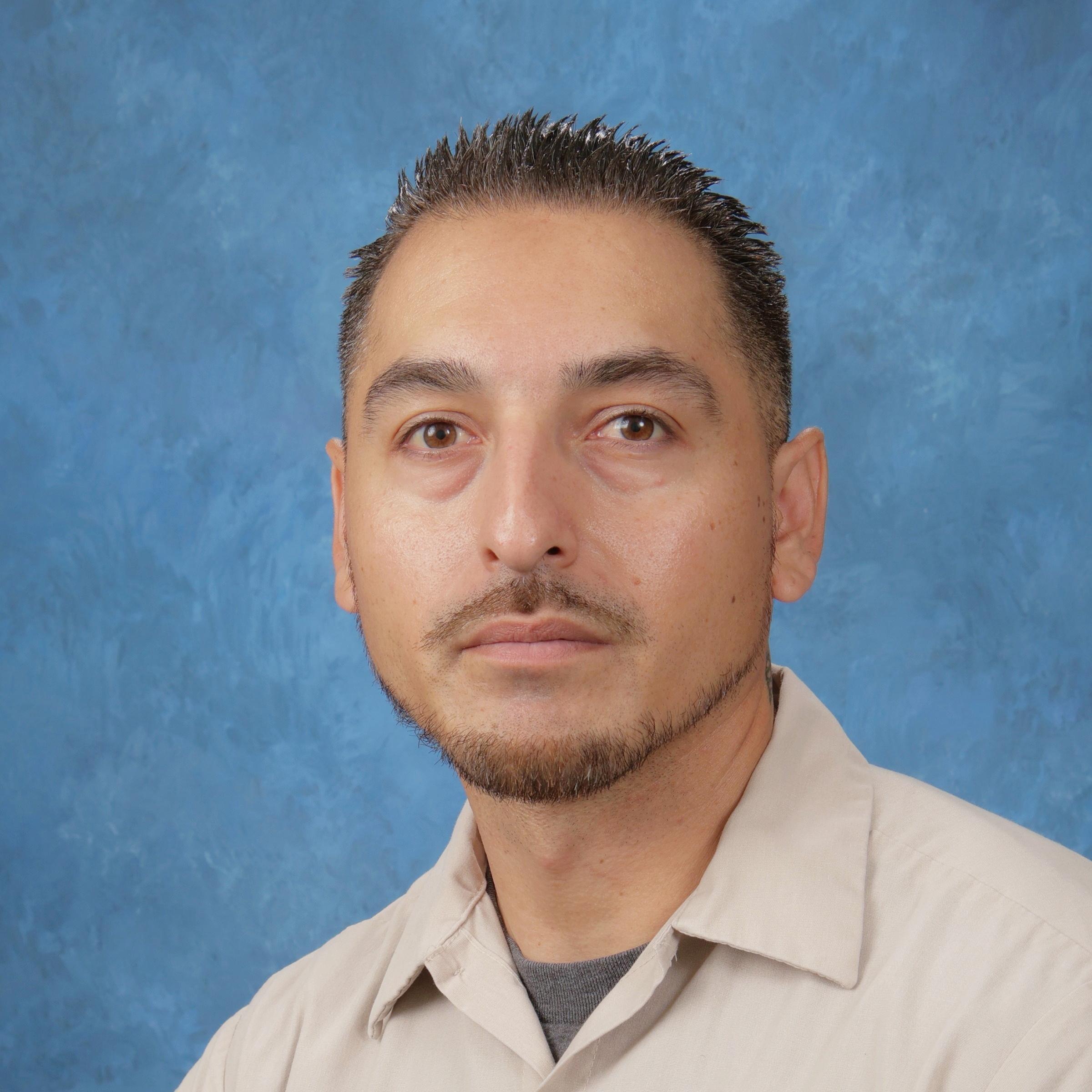 RobertMuñoz, Jr.'s Profile Photo