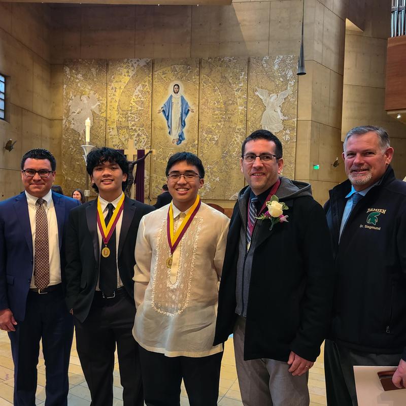 Three Damien members receive Service Award